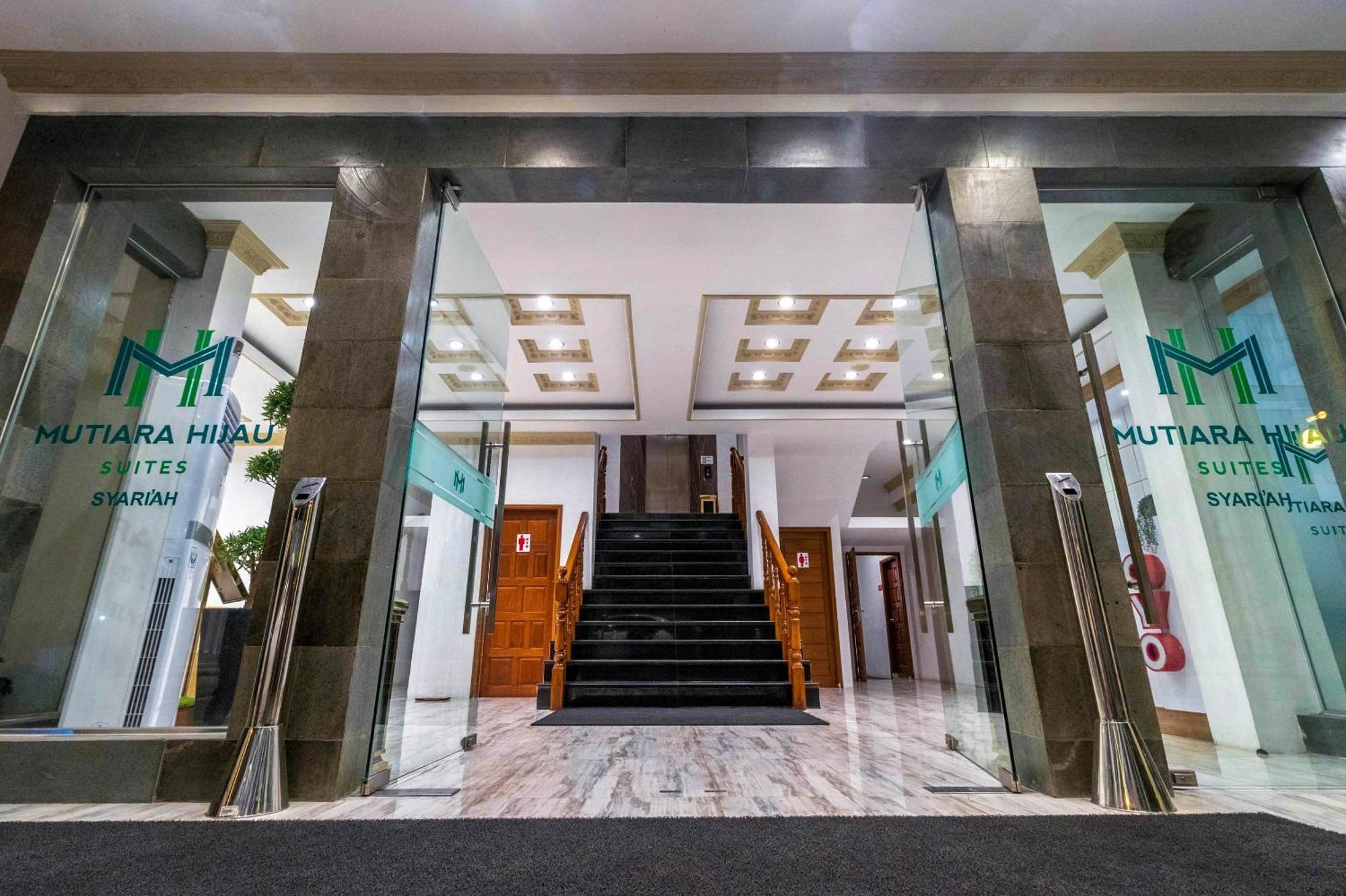 Super Oyo Capital O 293 Mutiara Hijau Syariah 3* Medan